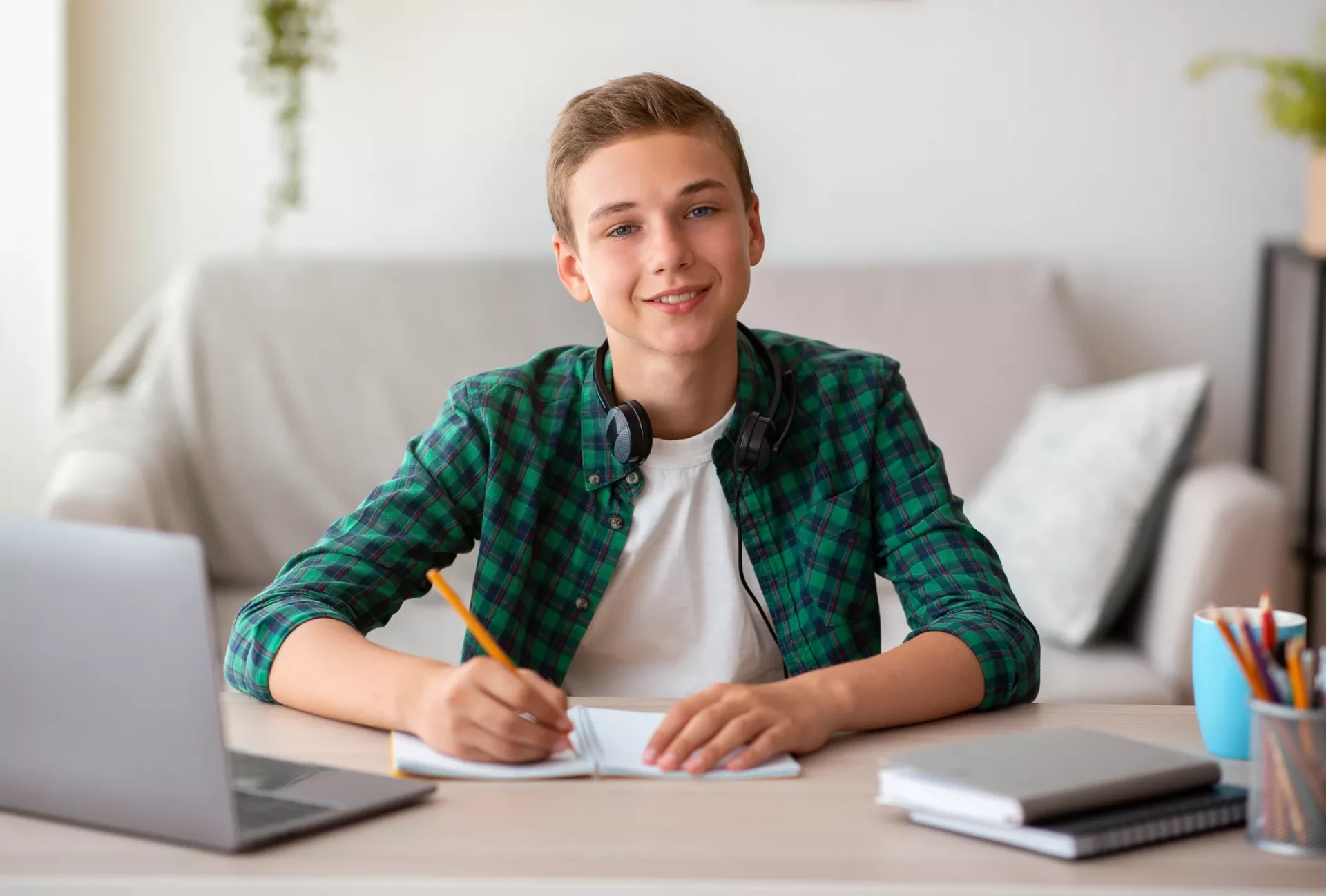 teenager retaking maths GCSE online